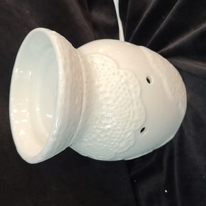 Scentsy Retired Heirloom Lace Electric Wax Warmer